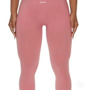 Pink High-Waisted Leggings with Stretchy Fit